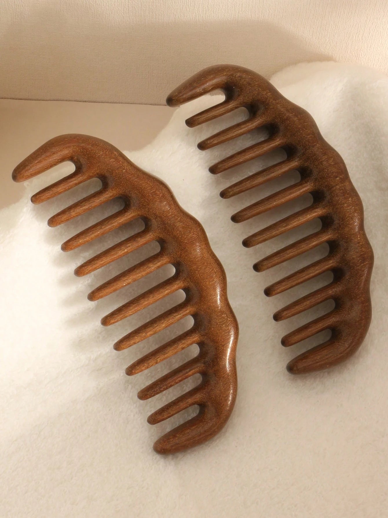 1pc Wide-Tooth Comb, Natural Sandalwood Material, Coarse Teeth Head Massage Comb, Static-Free Suitable For Curly, Permed And Straight Hair, Home Styling Comb For Women,Hair Brush,Comb,Hair Tools,Hair