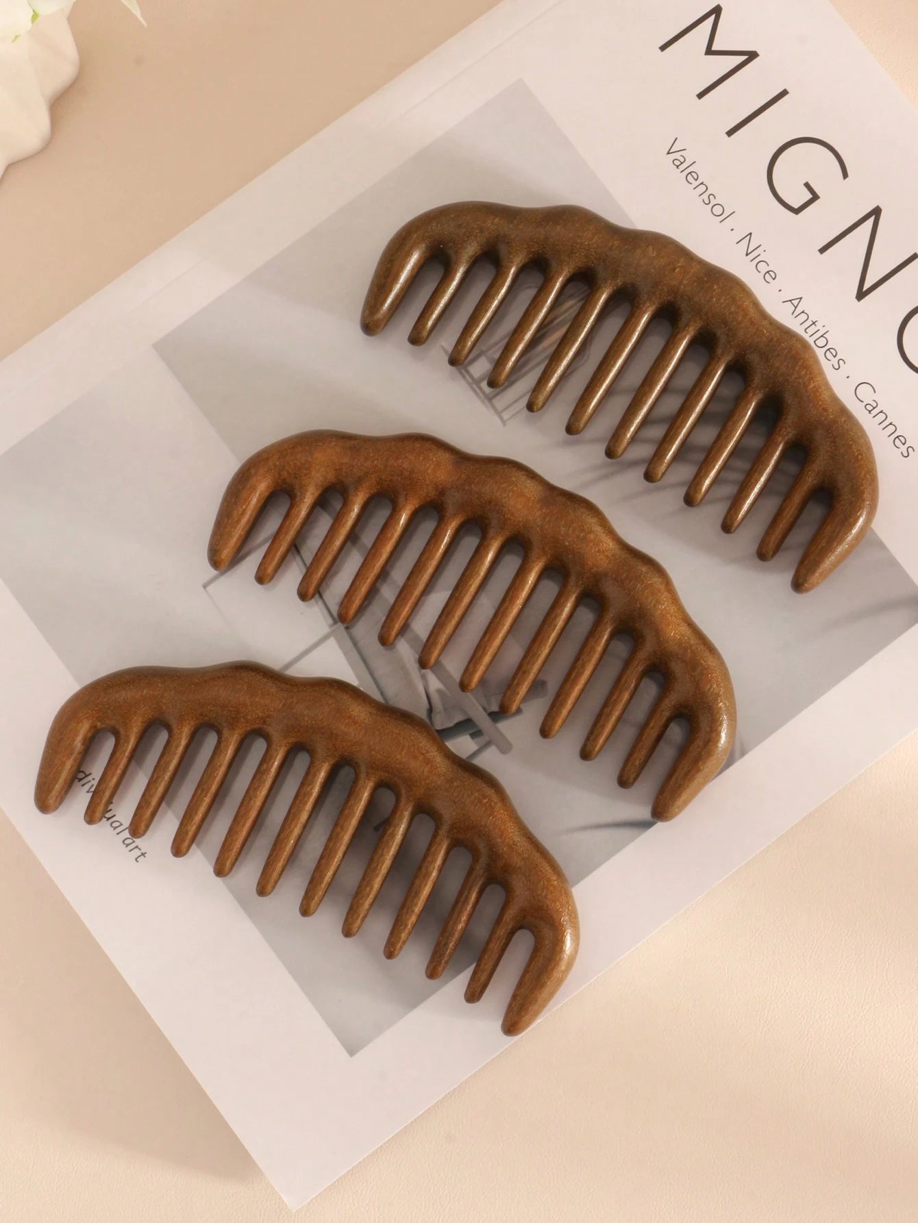 1pc Wide-Tooth Comb, Natural Sandalwood Material, Coarse Teeth Head Massage Comb, Static-Free Suitable For Curly, Permed And Straight Hair, Home Styling Comb For Women,Hair Brush,Comb,Hair Tools,Hair