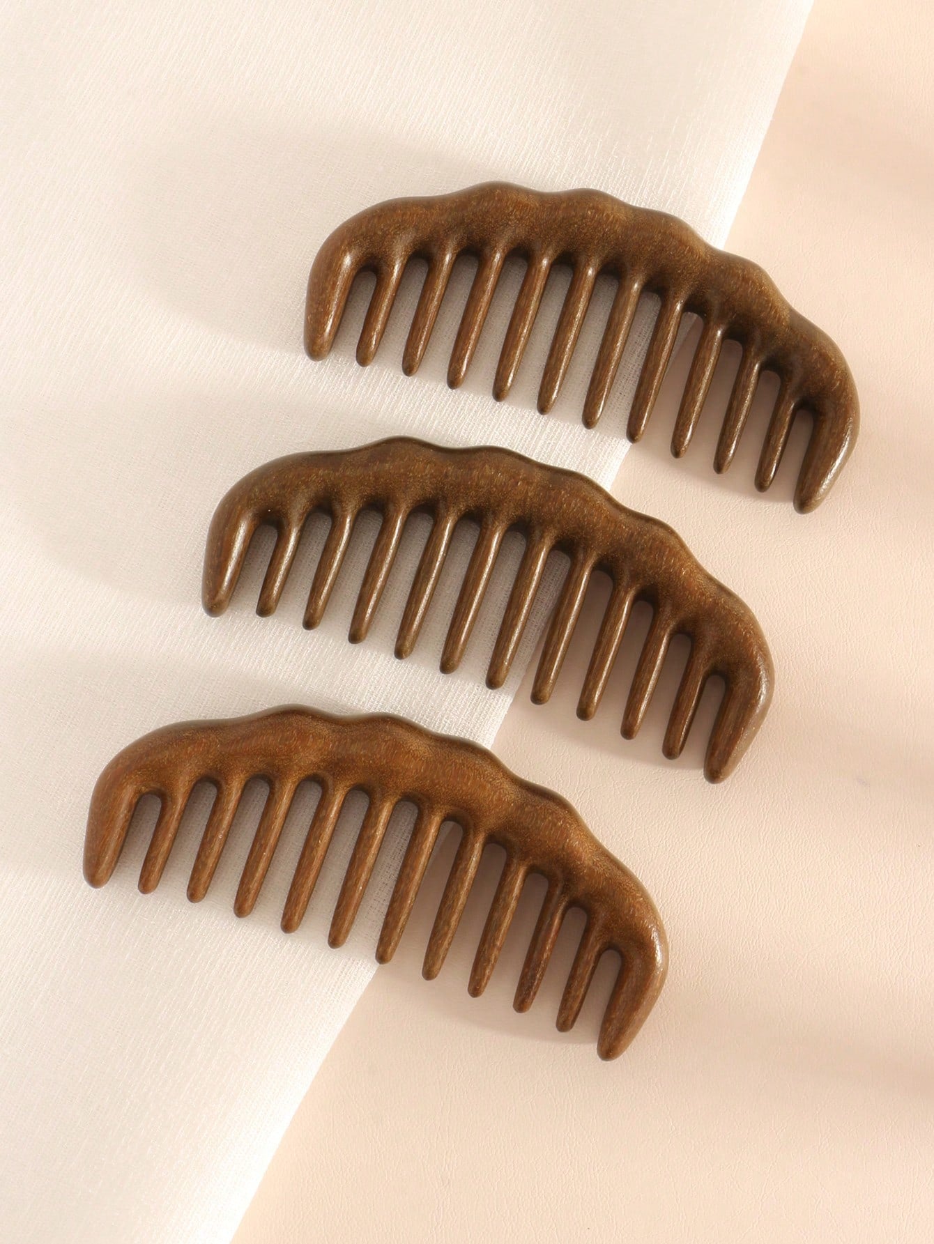 1pc Wide-Tooth Comb, Natural Sandalwood Material, Coarse Teeth Head Massage Comb, Static-Free Suitable For Curly, Permed And Straight Hair, Home Styling Comb For Women,Hair Brush,Comb,Hair Tools,Hair