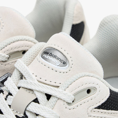 New Balance 2002R Arid Stone / Black Coffee