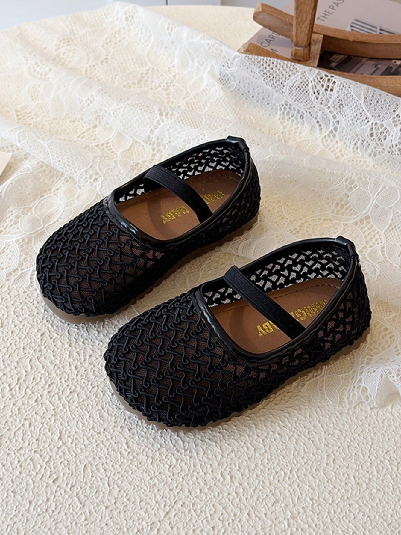 2026 Spring/Summer Girls' Breathable Woven Soft Sole Mesh Slip-On Shoes, Versatile Shoes With Hollow Design, Fresh And Non-Stuffy, Soft Lining Fits Foot Shape, Non-Slip Wear-Resistant Outsole For Stab