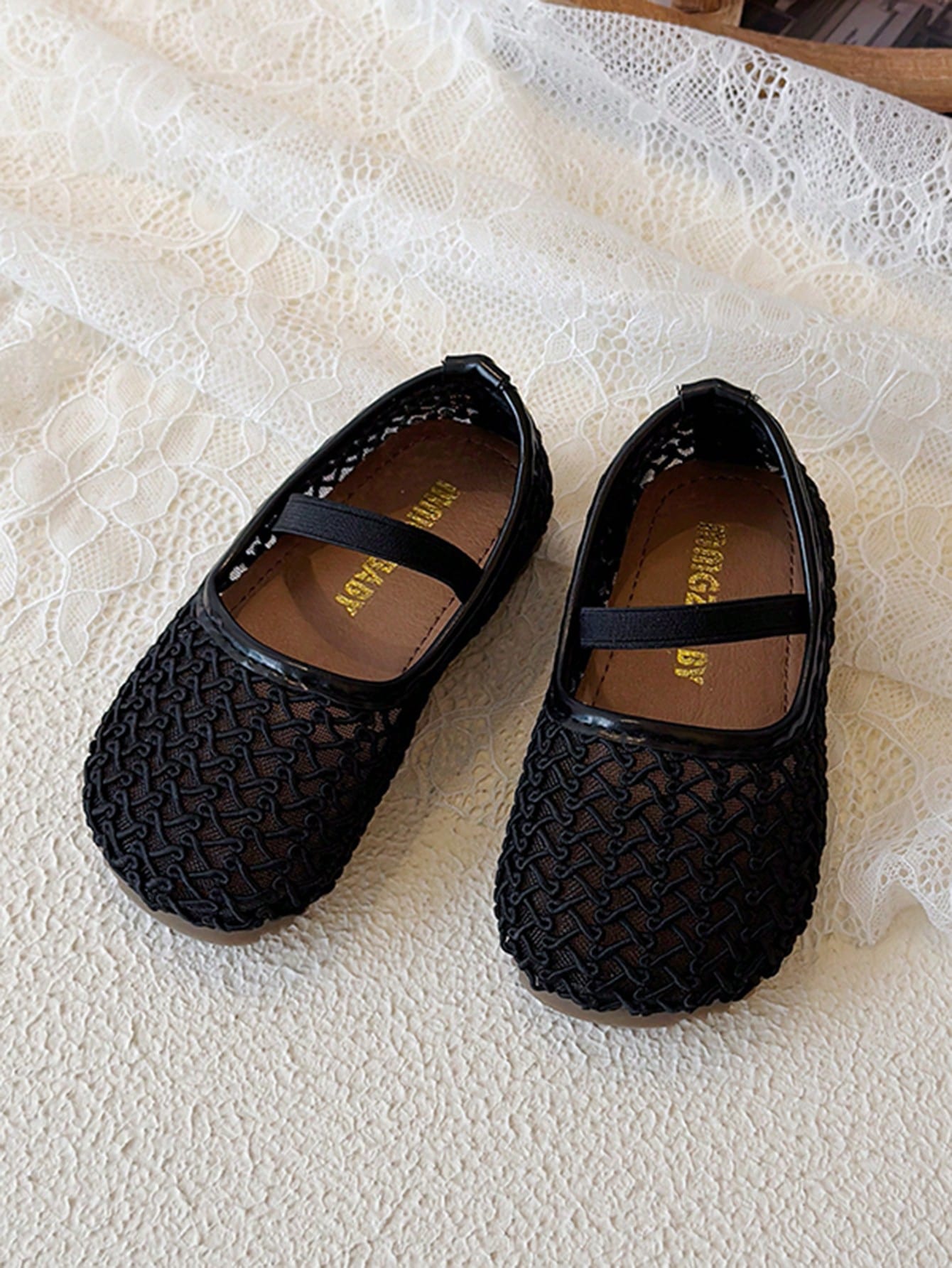 2026 Spring/Summer Girls' Breathable Woven Soft Sole Mesh Slip-On Shoes, Versatile Shoes With Hollow Design, Fresh And Non-Stuffy, Soft Lining Fits Foot Shape, Non-Slip Wear-Resistant Outsole For Stab