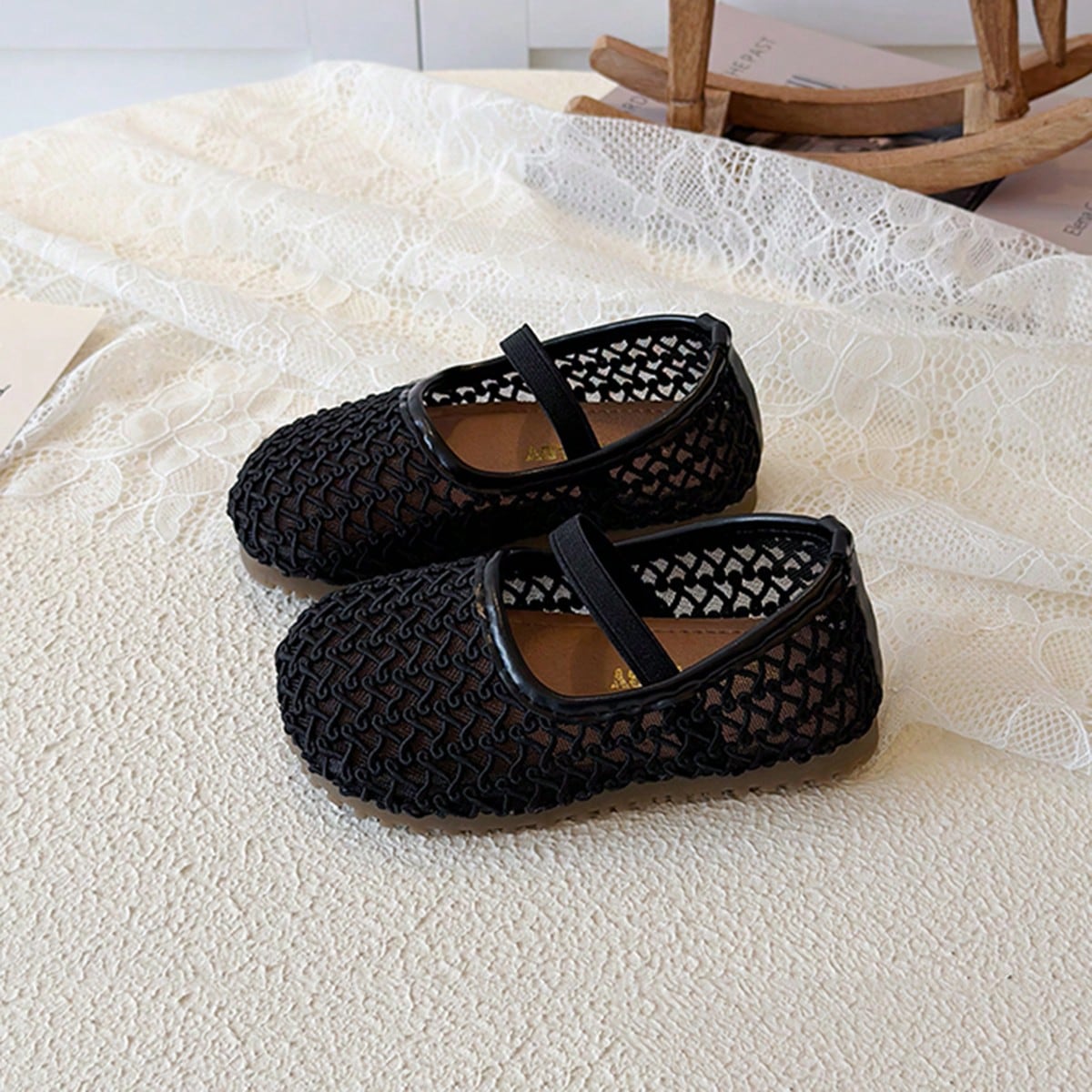 2026 Spring/Summer Girls' Breathable Woven Soft Sole Mesh Slip-On Shoes, Versatile Shoes With Hollow Design, Fresh And Non-Stuffy, Soft Lining Fits Foot Shape, Non-Slip Wear-Resistant Outsole For Stab