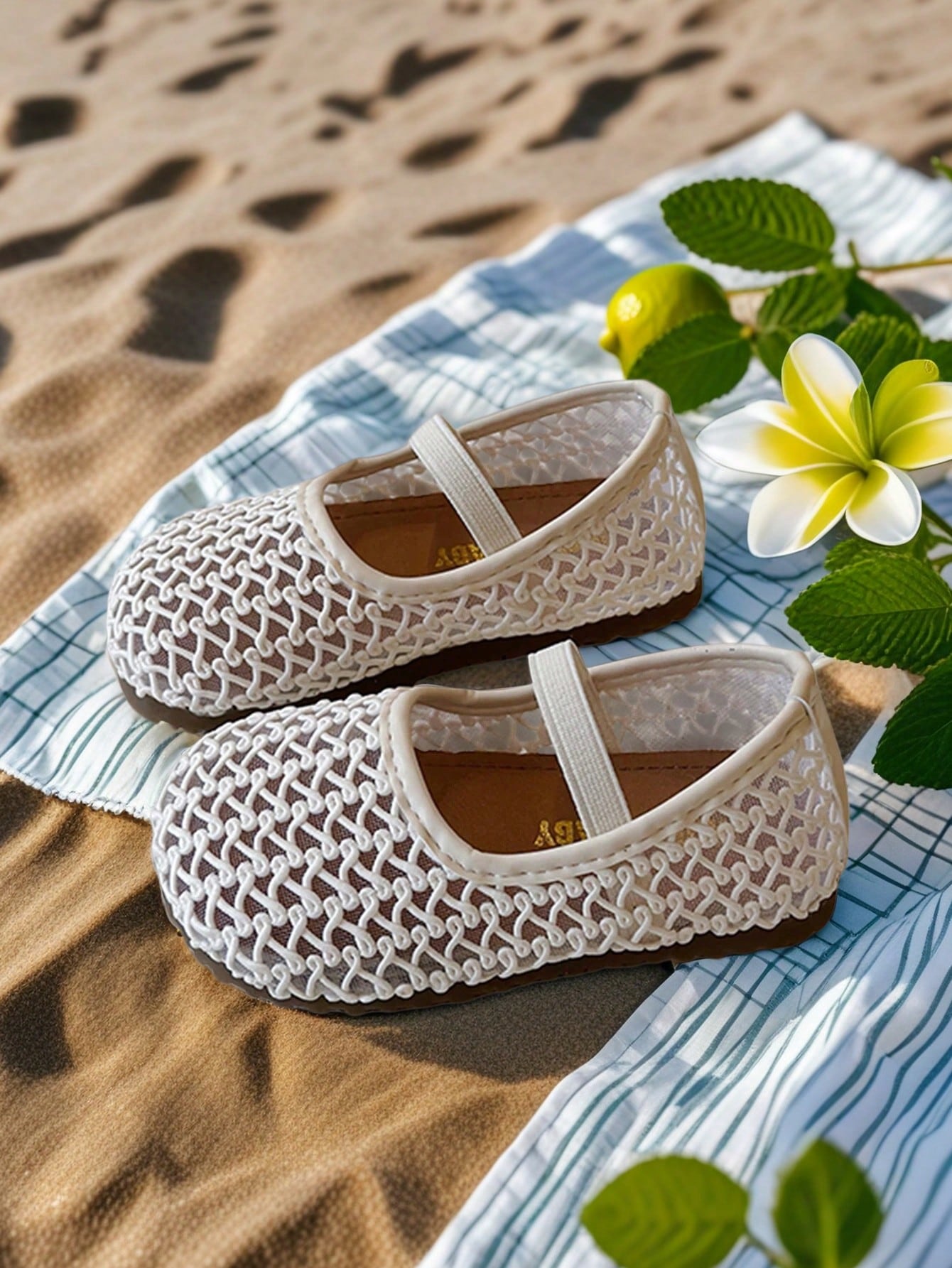 2026 Spring/Summer Girls' Breathable Woven Soft Sole Mesh Slip-On Shoes, Versatile Shoes With Hollow Design, Fresh And Non-Stuffy, Soft Lining Fits Foot Shape, Non-Slip Wear-Resistant Outsole For Stab