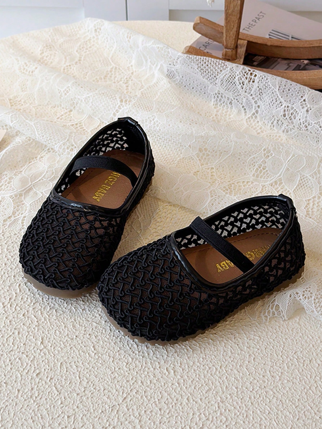 2026 Spring/Summer Girls' Breathable Woven Soft Sole Mesh Slip-On Shoes, Versatile Shoes With Hollow Design, Fresh And Non-Stuffy, Soft Lining Fits Foot Shape, Non-Slip Wear-Resistant Outsole For Stab