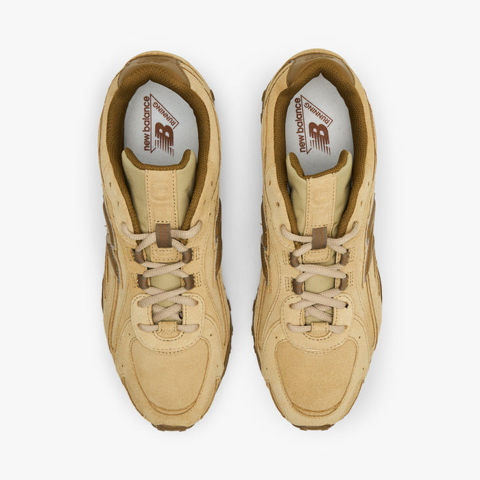 New Balance 204L. Top view of quicksand and bark sneakers showing tonal laces, padded tongues and beige insoles.