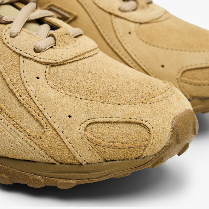 New Balance 204L. Close-up of quicksand and bark sneaker showing layered suede toe panels, tonal stitching and brown outsole edge.