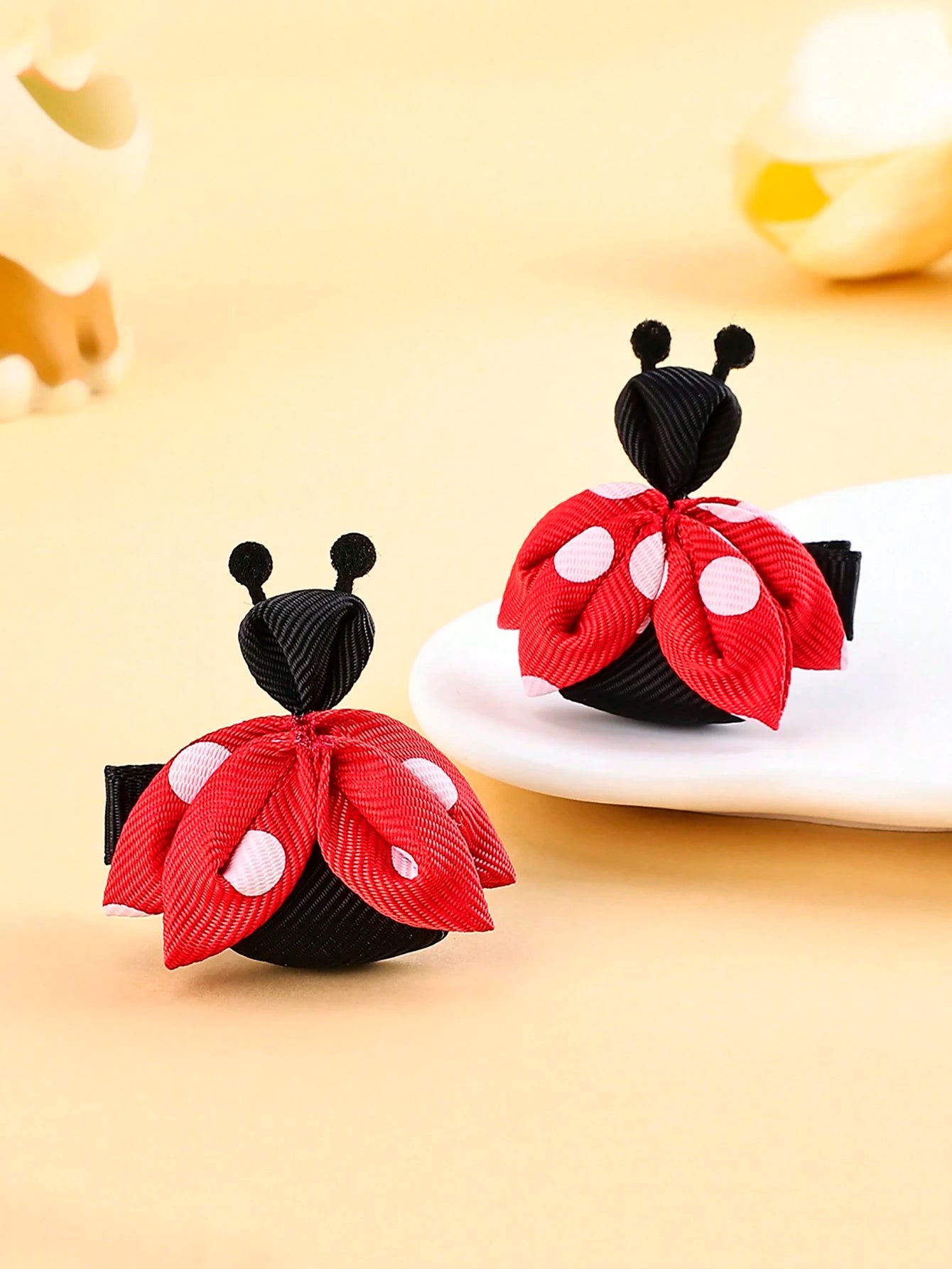 2pcs Baby Bee Shaped Hair Clips With Cute Animal Decoration, Suitable For Daily And Festival Decoration Love Valentine