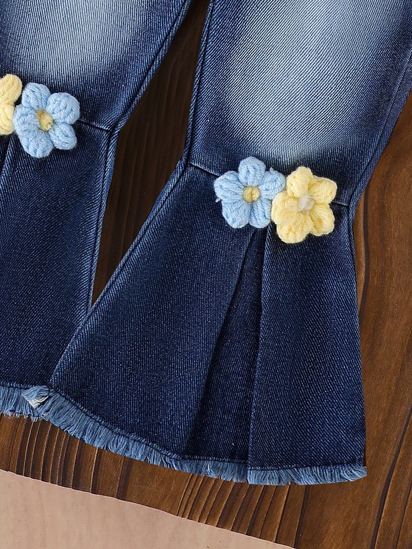 2pcs Baby Girl Bohemian Style Floral Decor Round Neck Long Sleeve T-Shirt Top And Floral Embellished Flare Leg Jeans Pants Set