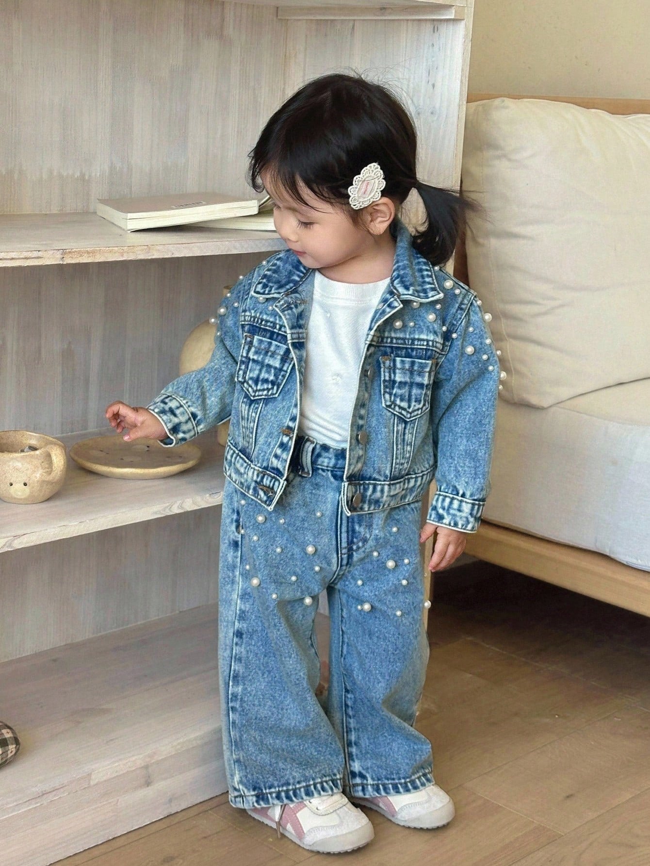 2pcs Baby Girls' Y2K White Pearl Decor Blue Denim Lapel Long Sleeve Jacket And Loose Fit Pants Set,Pearl Decoration Set,Fall Clothes,Autumn Clothes Winter
