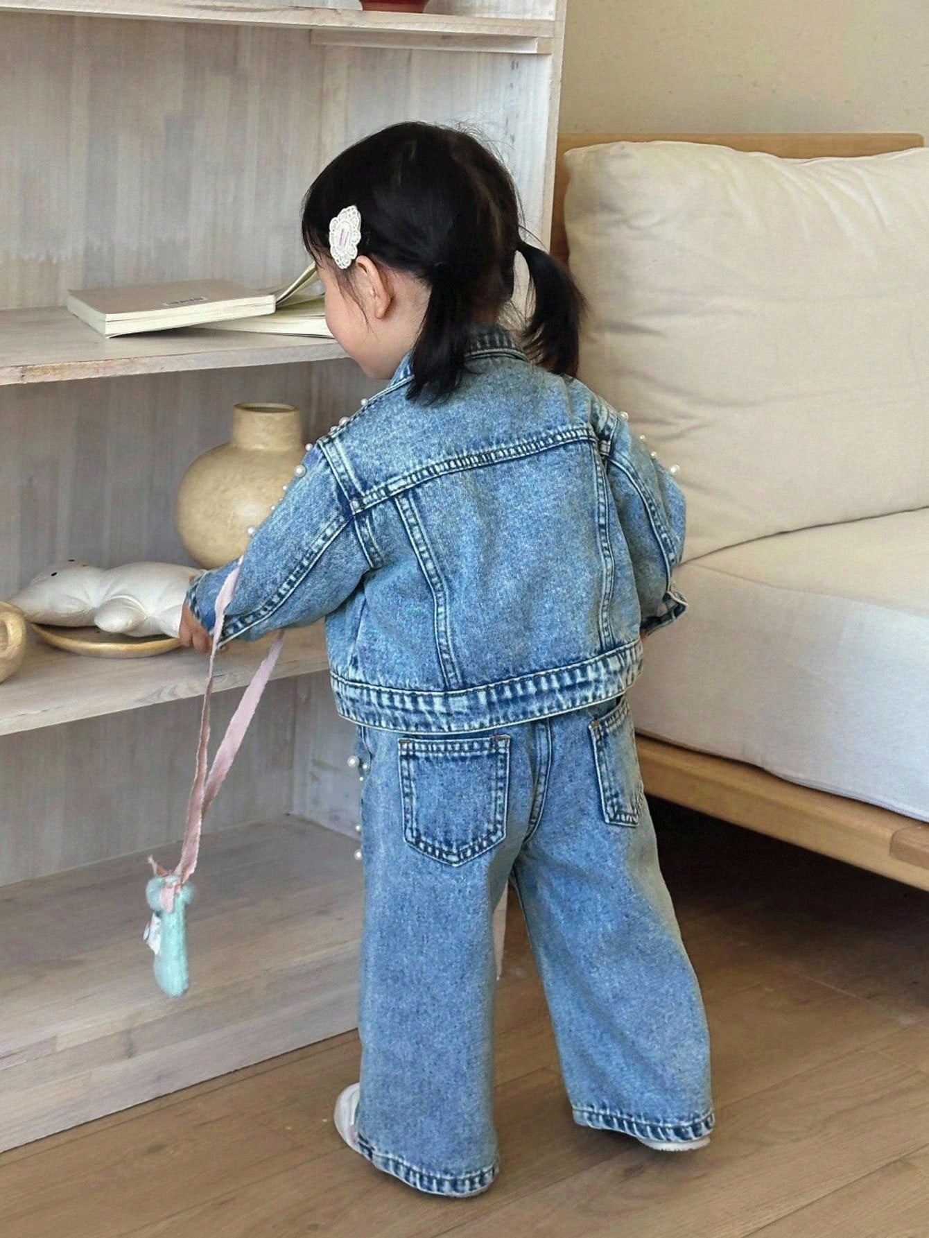 2pcs Baby Girls' Y2K White Pearl Decor Blue Denim Lapel Long Sleeve Jacket And Loose Fit Pants Set,Pearl Decoration Set,Fall Clothes,Autumn Clothes Winter