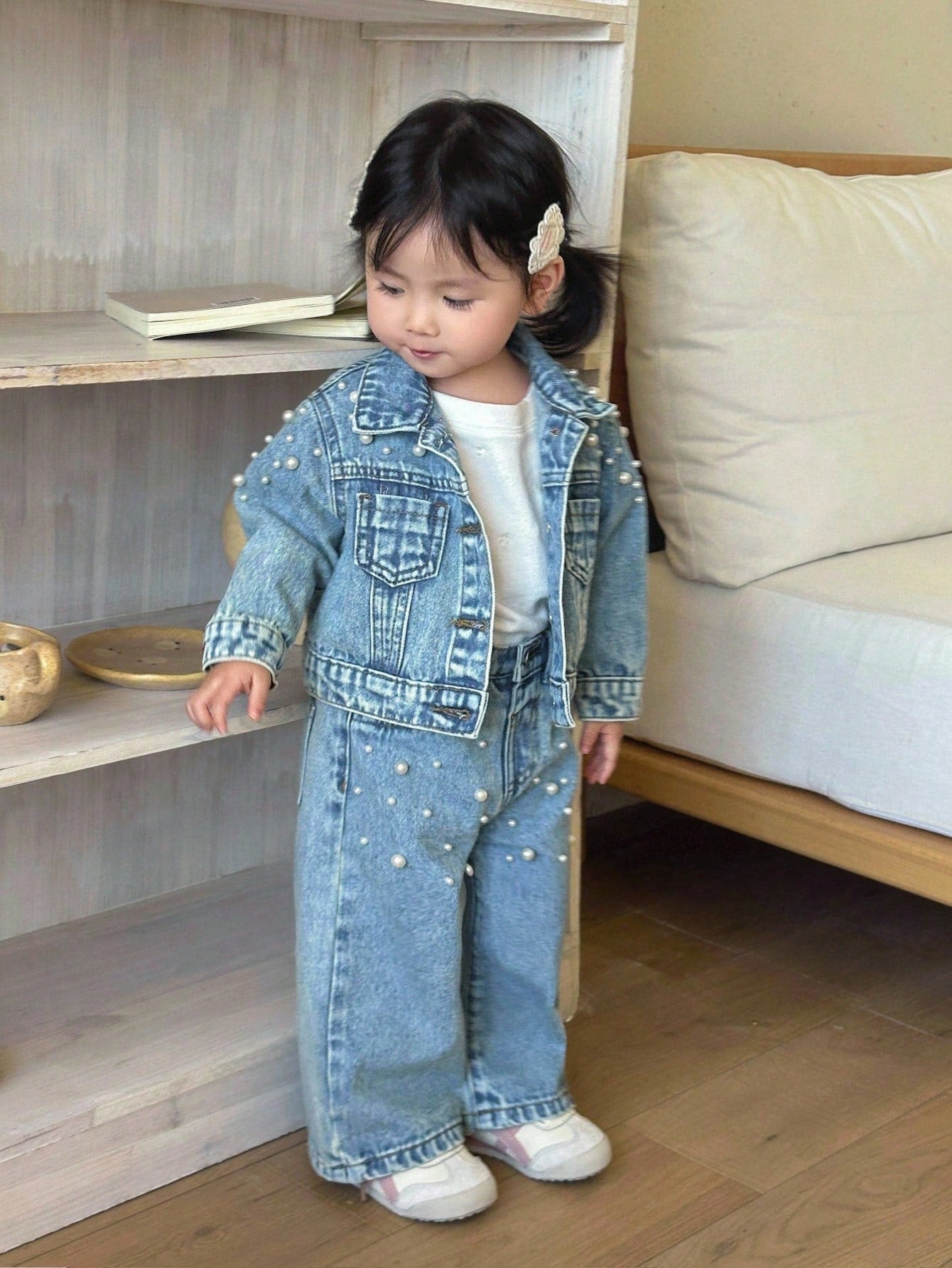 2pcs Baby Girls' Y2K White Pearl Decor Blue Denim Lapel Long Sleeve Jacket And Loose Fit Pants Set,Pearl Decoration Set,Fall Clothes,Autumn Clothes Winter