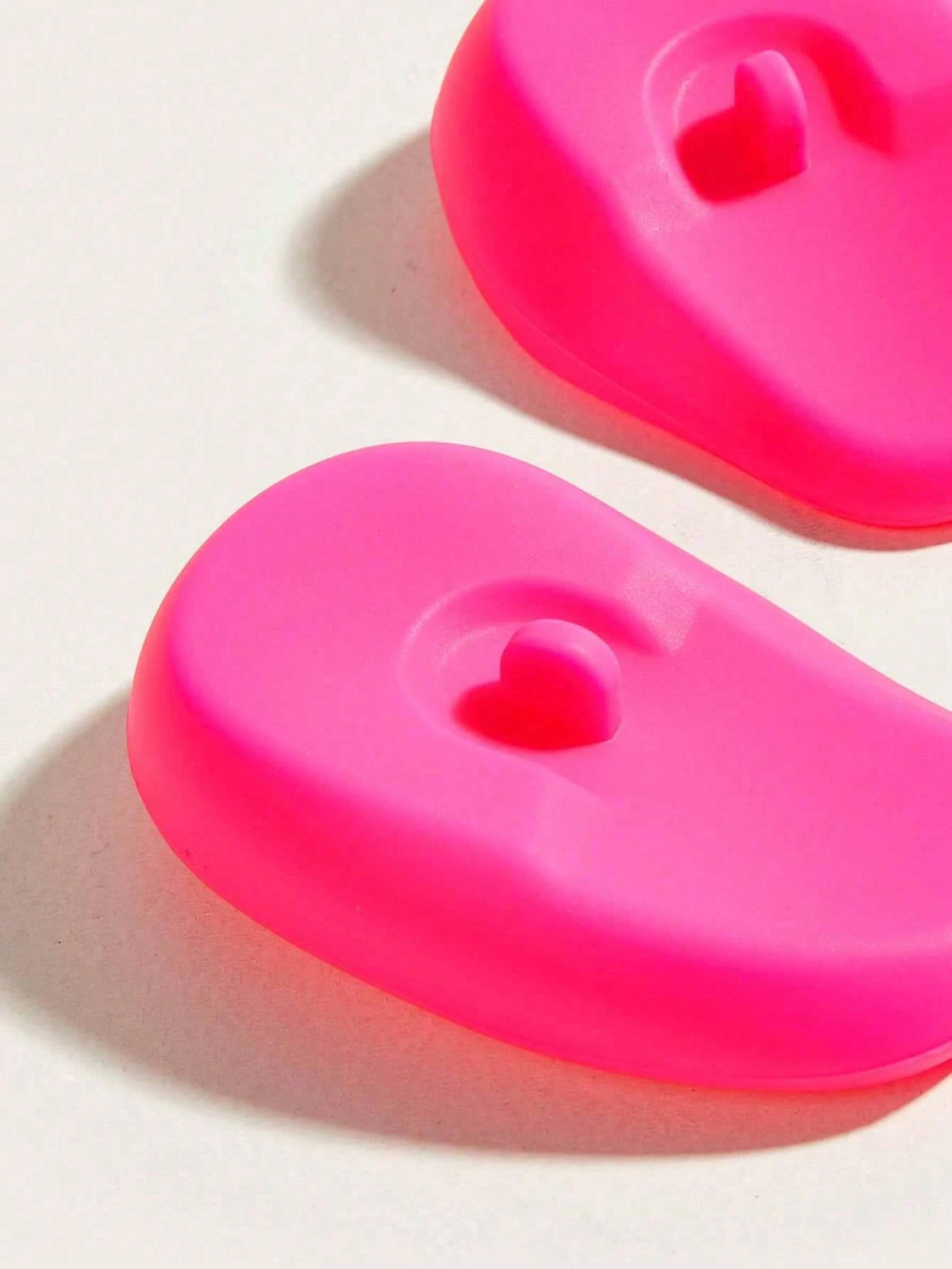 2pcs Hair Dyeing Earmuffs Silicone Hair Dyeing Waterproof Earmuffs Hair Salon Hair Dyeing Oil Inverted Earmuffs Hairdressing Tool Pink