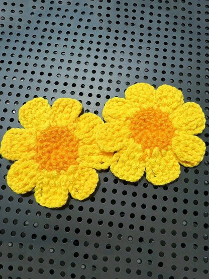 2pcs Handmade Knitted Floral Coasters, Cute Daisy Flower Car Cup Mats, Handcrafted Car Interior Decor Coasters