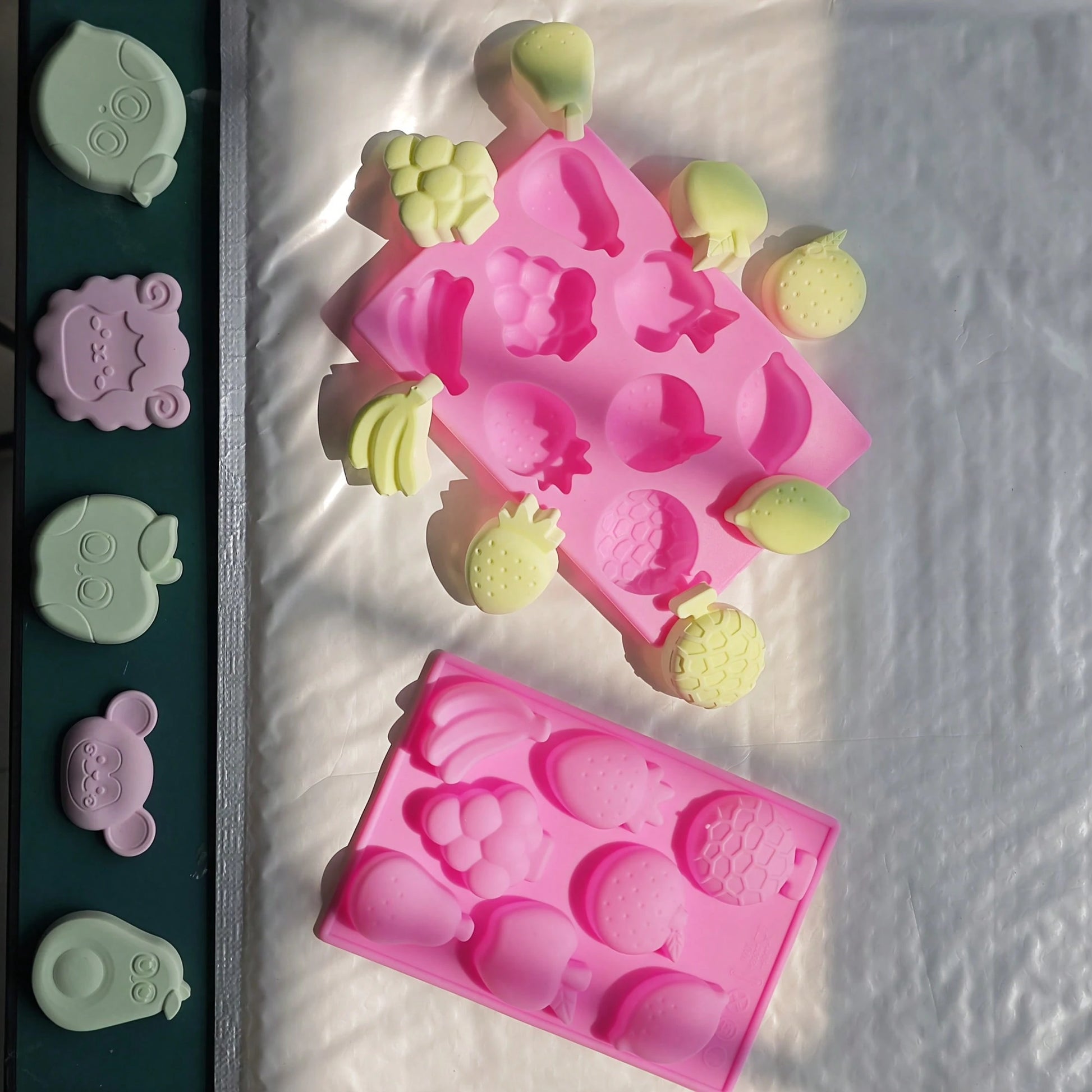 2pcs Reusable Silicone Mold Set, Includes 8 Different Fruit & Sea Animal Designs, Easy To Clean & Release, Multipurpose Mold For Plaster, Soap, Candle, Jewelry DIY, Home Decor, Valentine's Day & New Y