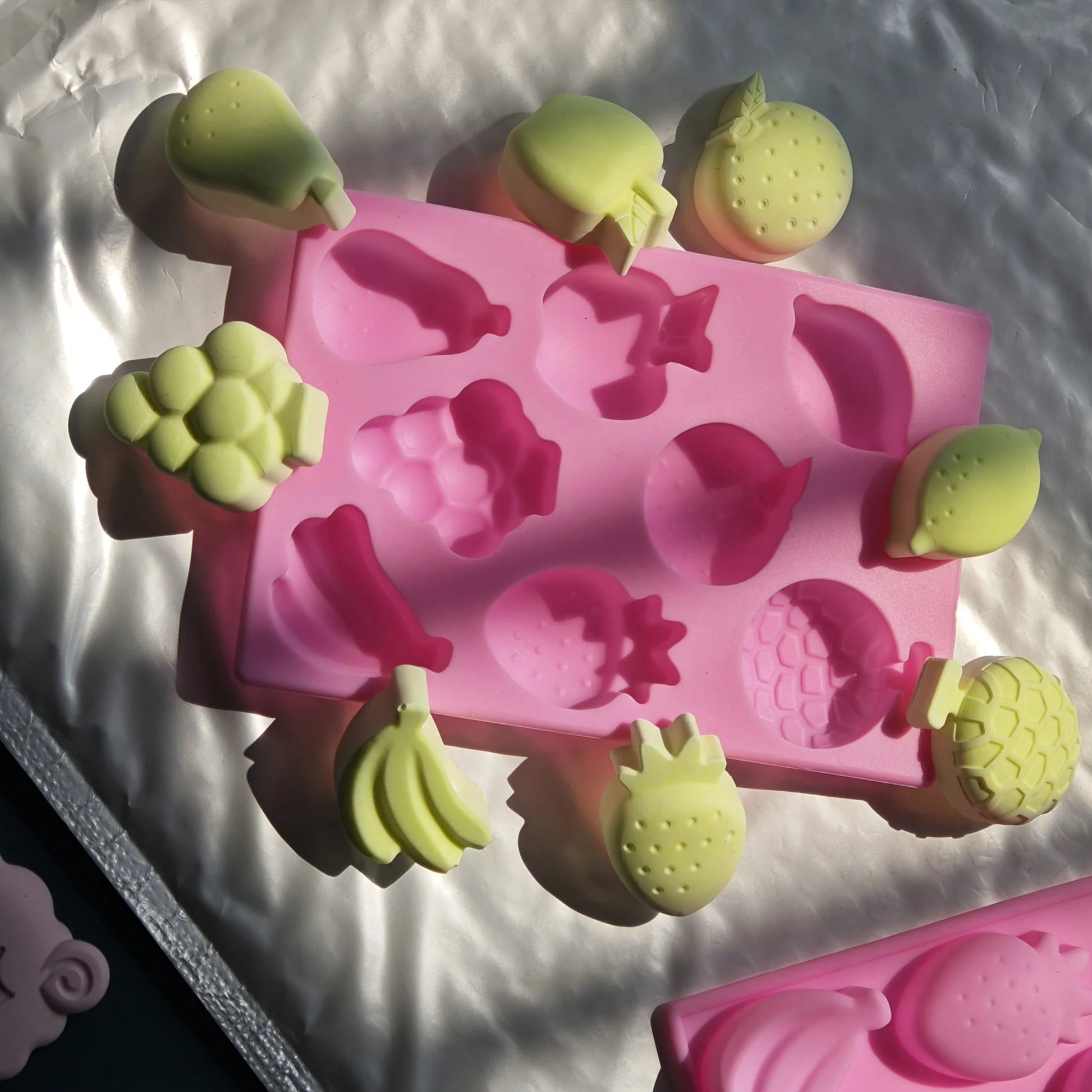 2pcs Reusable Silicone Mold Set, Includes 8 Different Fruit & Sea Animal Designs, Easy To Clean & Release, Multipurpose Mold For Plaster, Soap, Candle, Jewelry DIY, Home Decor, Valentine's Day & New Y
