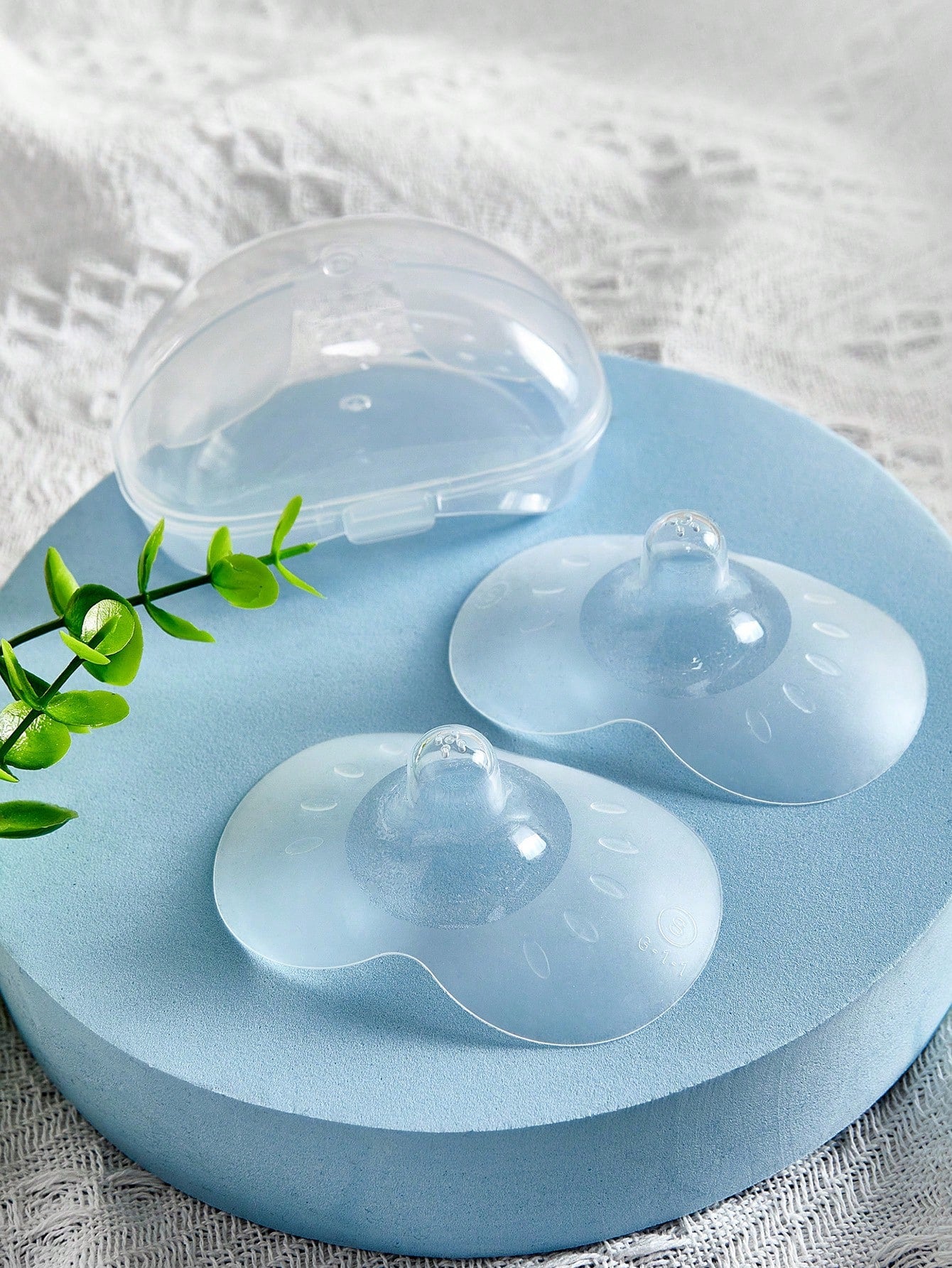 2pcs Silicone Nursing Covers With Storage Box, Nipple Protector, Anti-Pain Anti-Bite Nursing Shields, Thin Breast Pad, Easy Cleaning Covers