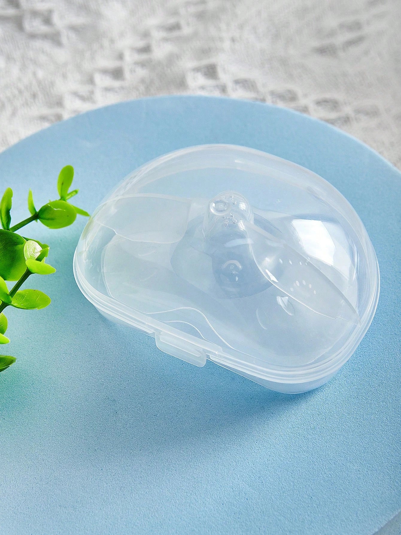 2pcs Silicone Nursing Covers With Storage Box, Nipple Protector, Anti-Pain Anti-Bite Nursing Shields, Thin Breast Pad, Easy Cleaning Covers