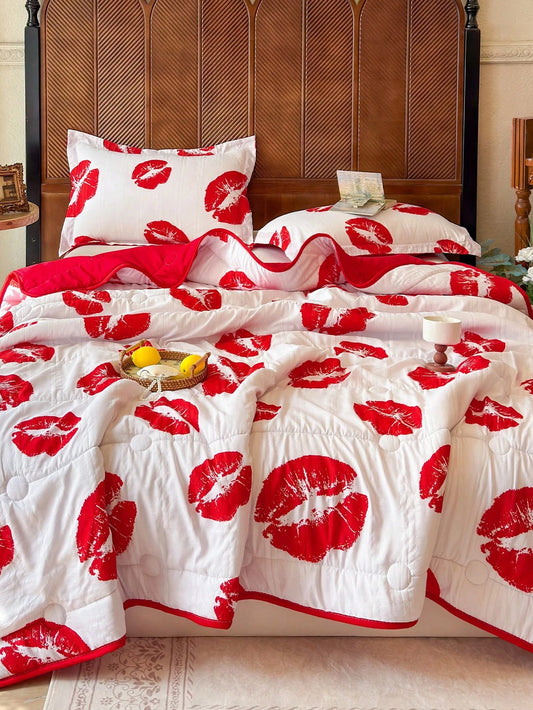 3-Piece Red Lip Print Lightweight Quilted Bedding Set, Soft Breathable Thin Quilt, Machine Washable Bedding Set For Bedroom, Includes 1 Quilted Comforter And 2 Pillowcases, Suitable For Dorm, Bedroom