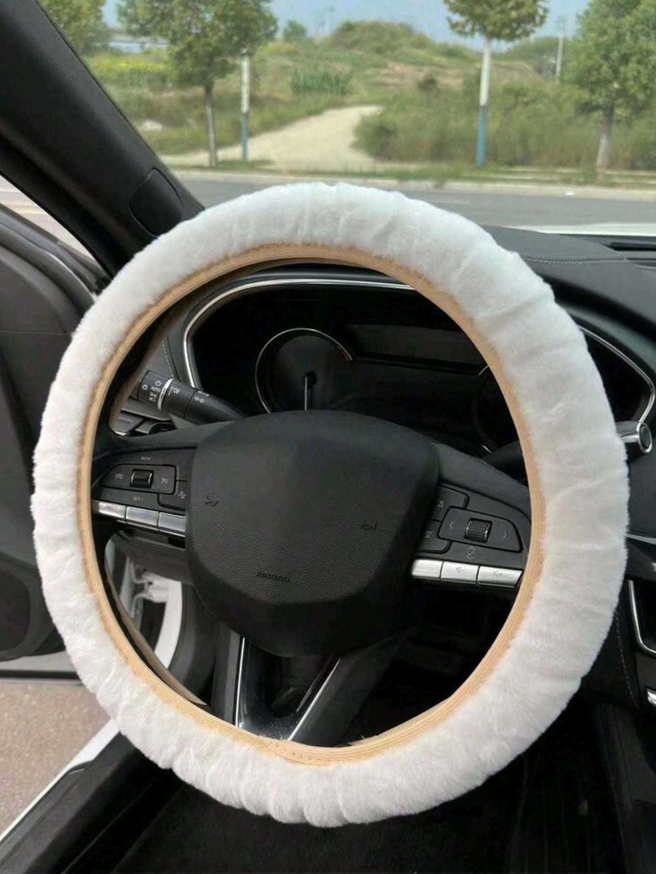 3 Piecescar Plush Steering Wheel Cover And Shoulder Pad Set, A Three Pieces Combination, Suitable For Spring, Autumn, And Winter Use.