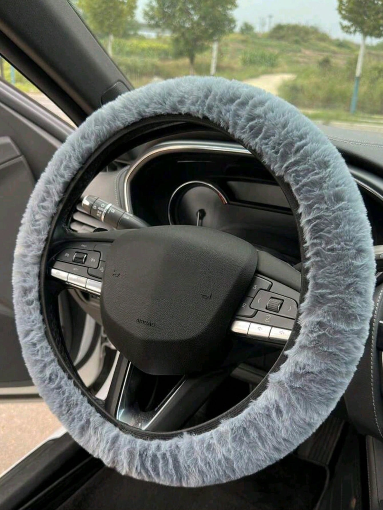 3 Piecescar Plush Steering Wheel Cover And Shoulder Pad Set, A Three Pieces Combination, Suitable For Spring, Autumn, And Winter Use.