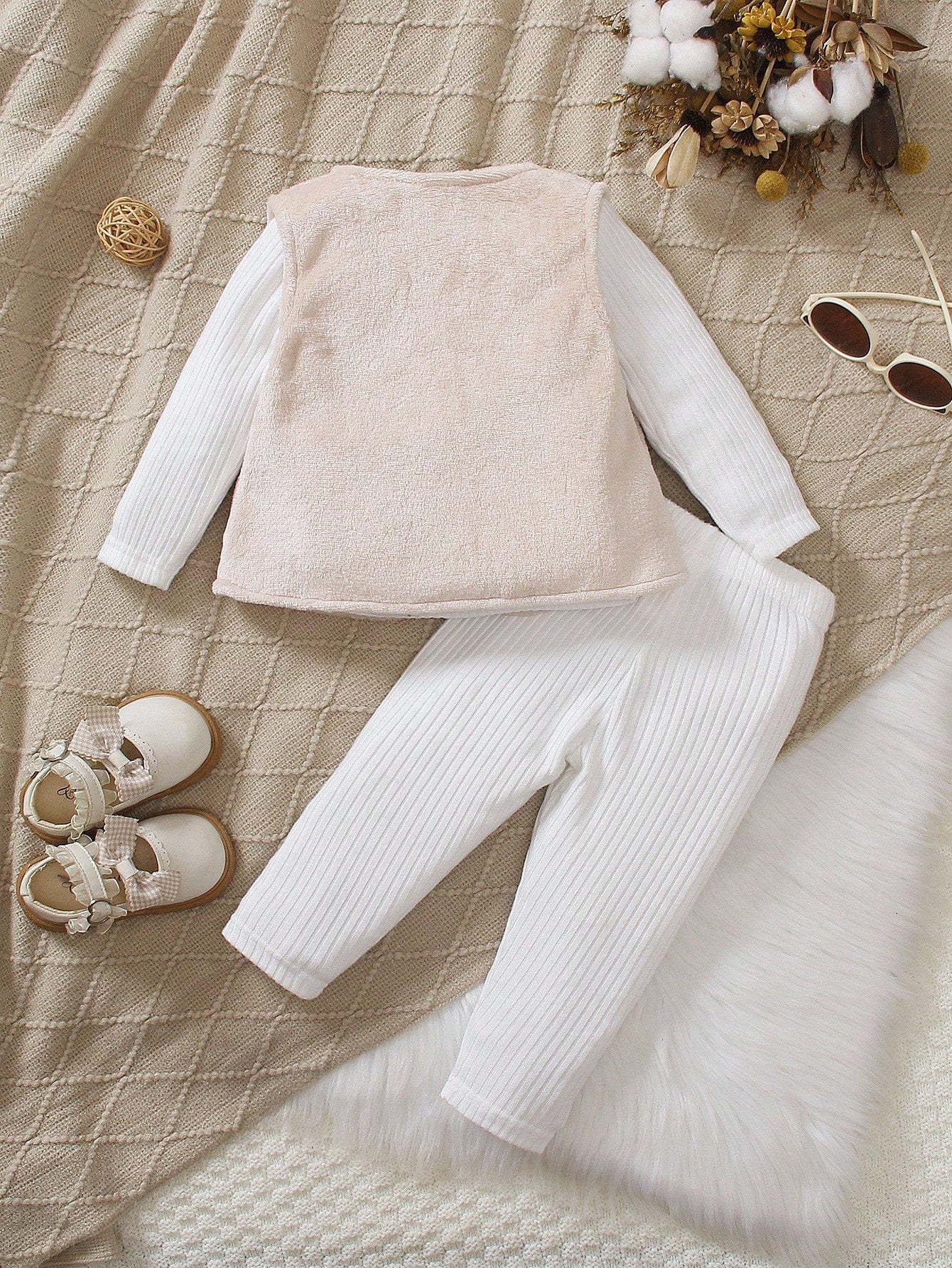 3pcs/Set Toddler Girls Plush Warm Bow Decor Vest,White Crew Neck T-Shirt,And Pants Outfit,Cute Soft Matching Family Style For Autumn Winter Wear