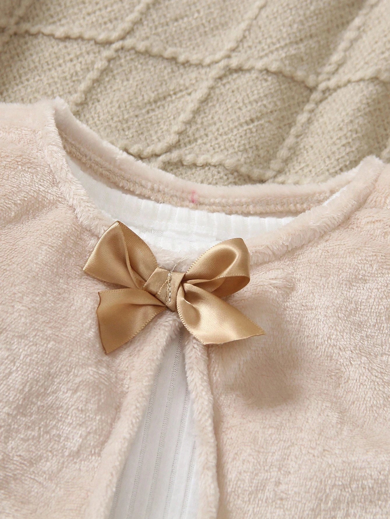 3pcs/Set Toddler Girls Plush Warm Bow Decor Vest,White Crew Neck T-Shirt,And Pants Outfit,Cute Soft Matching Family Style For Autumn Winter Wear