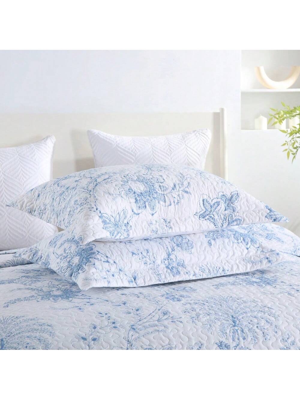 3PCS White Blue Plant Print Quilt Set Bedspread Cover Polyester Soft And Lightweight, With Two Pillowcases, Queen/KingSizs, Machine Washable, All Season