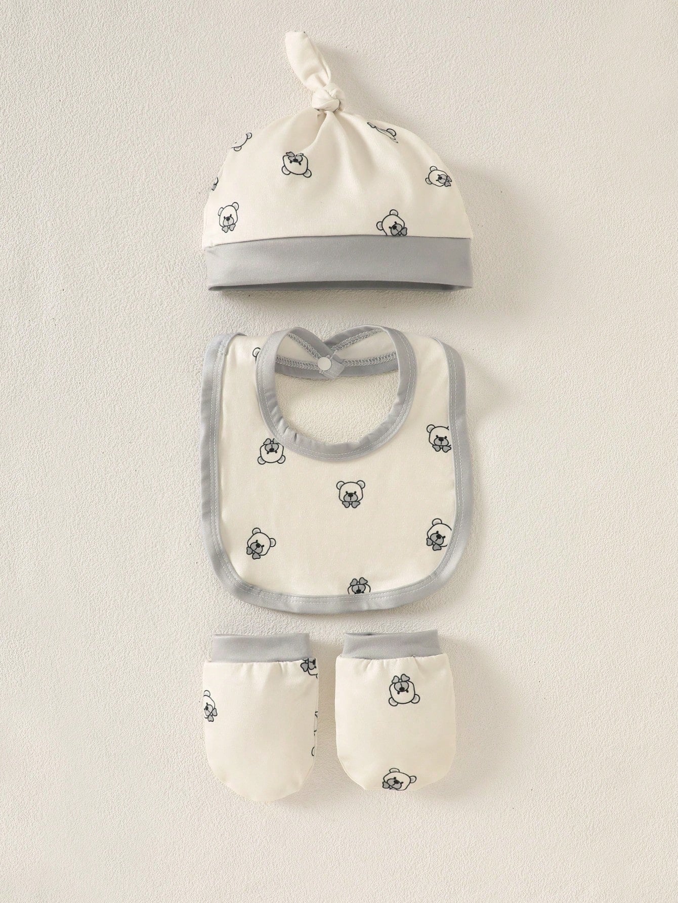5pcs/Set Cartoon Bear Print Newborn Clothes Set,Off-White Summer Cute Baby Bibs,Hats,Gloves&Swaddle Blanket,Family Matching Newborn Outfits For 0-1Y