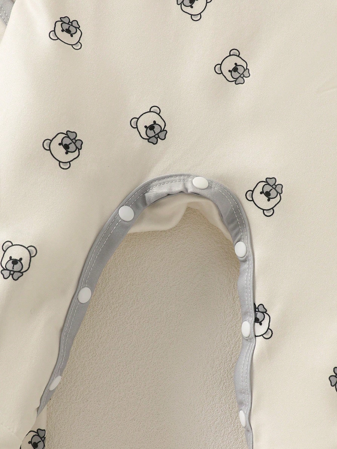 5pcs/Set Cartoon Bear Print Newborn Clothes Set,Off-White Summer Cute Baby Bibs,Hats,Gloves&Swaddle Blanket,Family Matching Newborn Outfits For 0-1Y