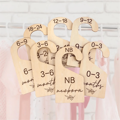 7PCS/1SET Double-Sided Wooden Baby Age Clothes Divider Board, Baby Shower Wooden Baby Closet Partition Board, Clothes Size Divider Board, Wooden Cutting Wardrobe Storage Hanger Hanging Board, Small Ol