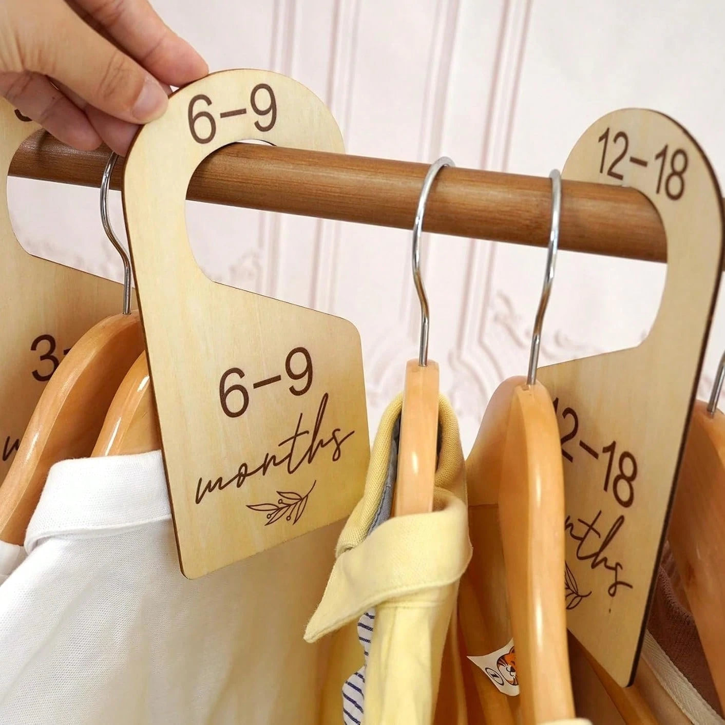 7PCS/1SET Double-Sided Wooden Baby Age Clothes Divider Board, Baby Shower Wooden Baby Closet Partition Board, Clothes Size Divider Board, Wooden Cutting Wardrobe Storage Hanger Hanging Board, Small Ol