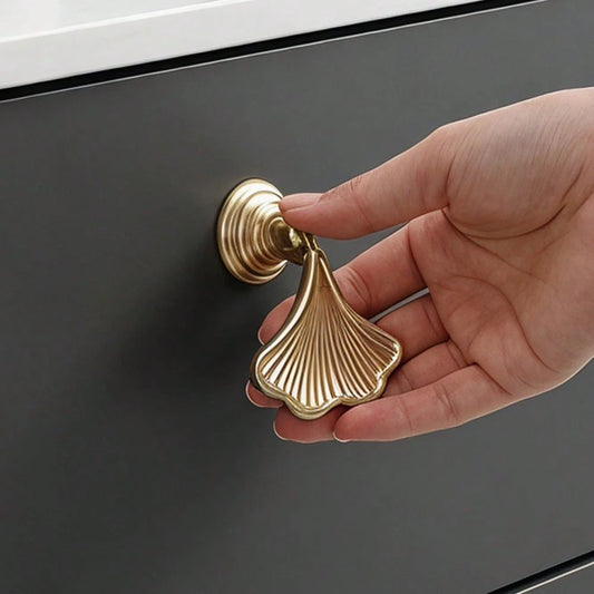 8PCS Luxury Ginkgo Leaf Pendant Cabinet Handles, French Retro Zinc Alloy Wardrobe Drawer Knobs, And Modern Chinese Style Fan-Shaped Furniture Door Handles; Suitable For Kitchens, Dressing Tables, And