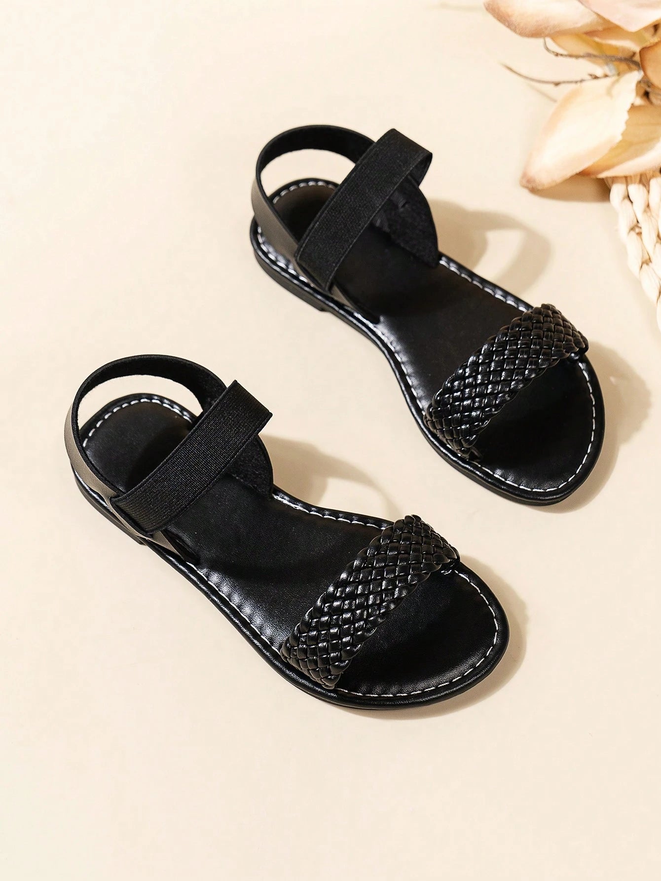 A Pair Of Children's Favorite Sandals, New Children's Sandals, Fashion, School Style, Soft Sole, Comfortable Sandals, Family Slippers, Holiday Style, Boys And Girls Like Sandals