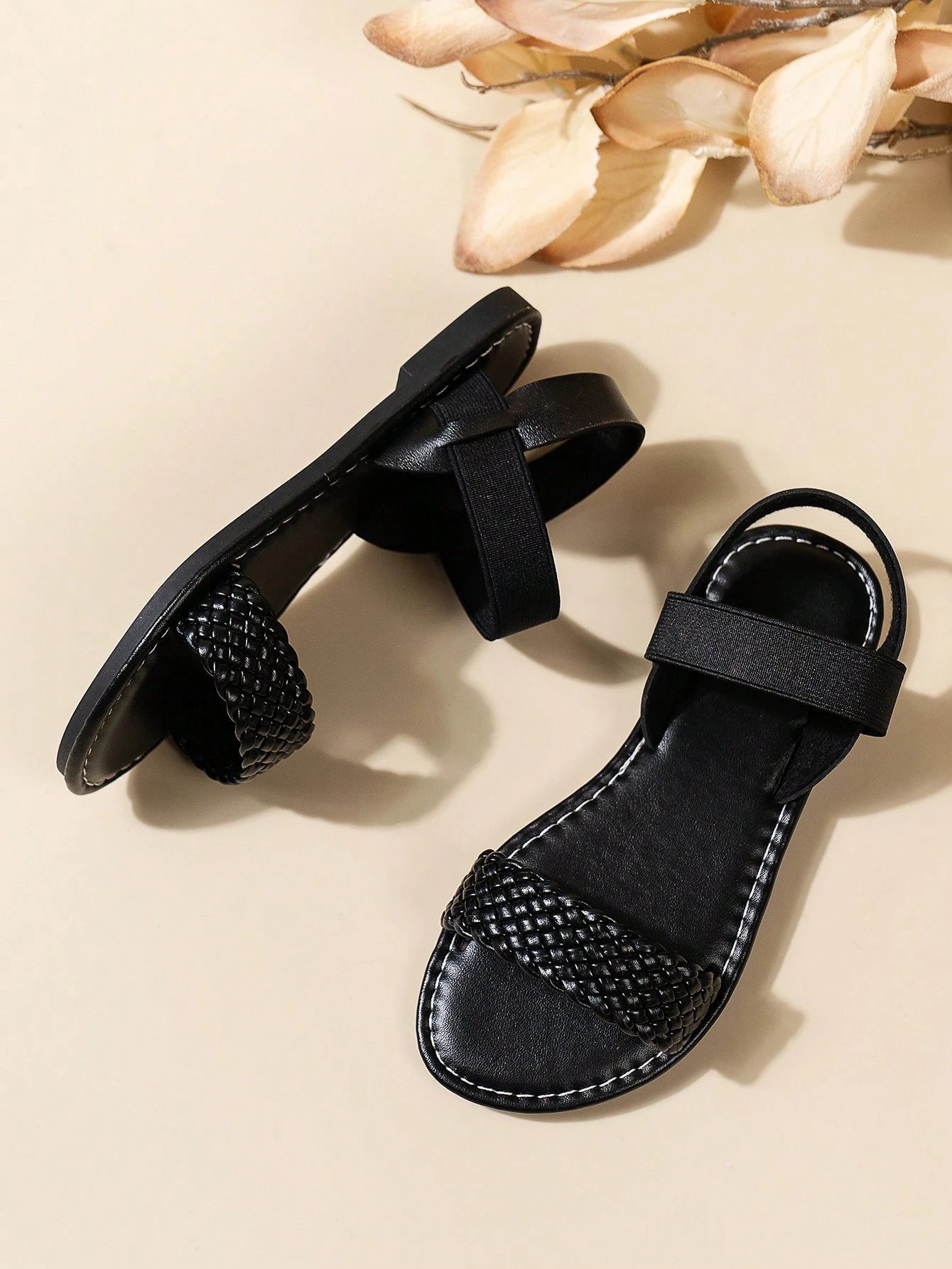A Pair Of Children's Favorite Sandals, New Children's Sandals, Fashion, School Style, Soft Sole, Comfortable Sandals, Family Slippers, Holiday Style, Boys And Girls Like Sandals