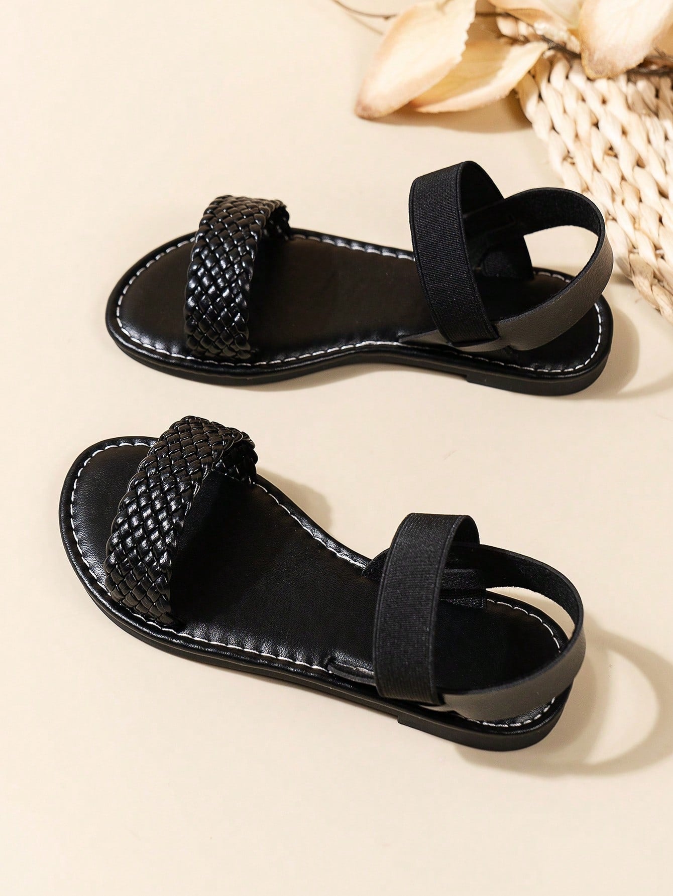A Pair Of Children's Favorite Sandals, New Children's Sandals, Fashion, School Style, Soft Sole, Comfortable Sandals, Family Slippers, Holiday Style, Boys And Girls Like Sandals
