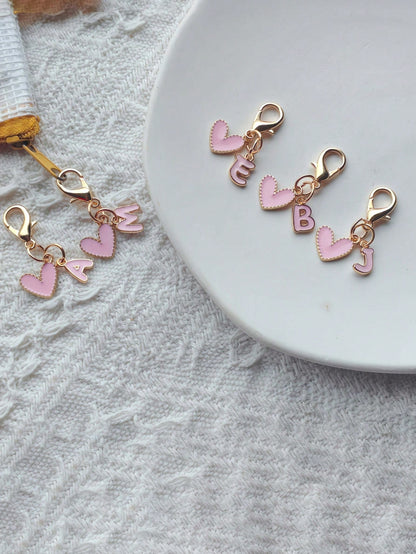 A-Z Letter Fashionable Cute Heart-Shaped Keychain, With Lobster Clasp, Heart Pendant And Creative Letter Keychain. Suitable For Decorating Various Bags, Backpacks, Car Keys, Also An Excellent Gift Cho