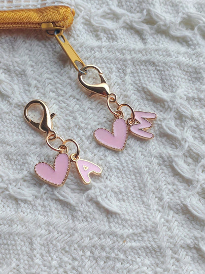 A-Z Letter Fashionable Cute Heart-Shaped Keychain, With Lobster Clasp, Heart Pendant And Creative Letter Keychain. Suitable For Decorating Various Bags, Backpacks, Car Keys, Also An Excellent Gift Cho