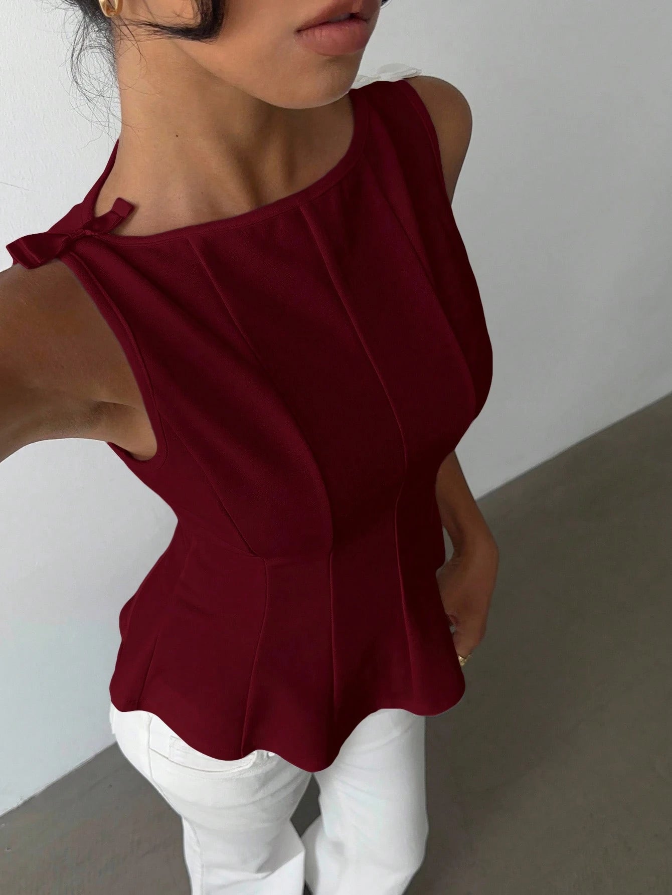 Aloruh Women's Elegant Sleeveless Blouse For Commuting, Minimalist Design Wine Red Top
