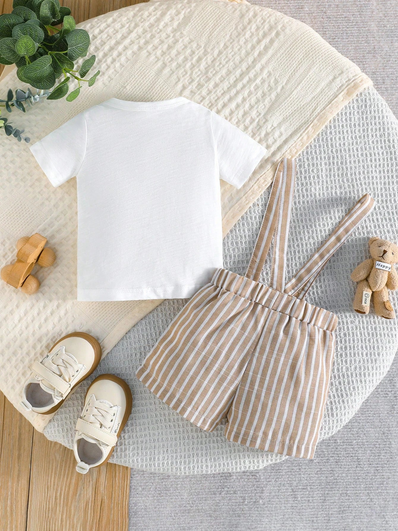 Baby Boy Summer Cotton Bear Embroidery Top And Striped Suspender Pants Set, Fashionable Casual Outfit For Toddler Boys
