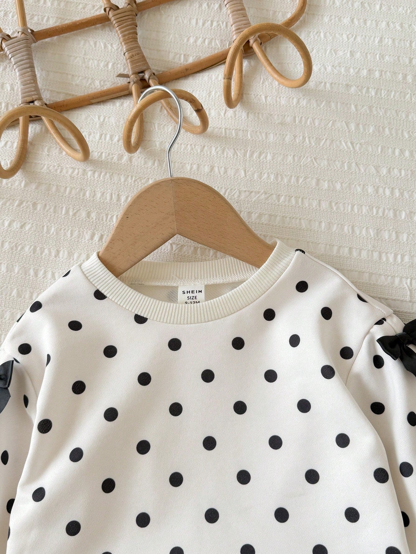 Baby Girl Autumn/Winter Cute Polka Dot Soft Bow Long Sleeve Sweatshirt And Elastic Waist Long Pants 2 Pieces Set
