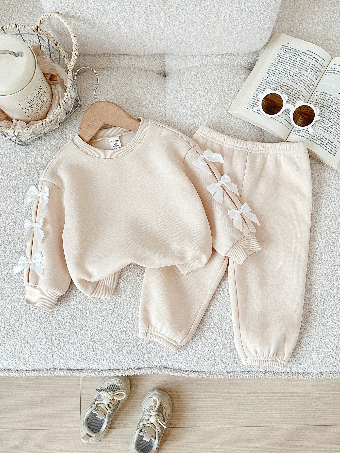 Baby Girl Autumn/Winter Cute Polka Dot Soft Bow Long Sleeve Sweatshirt And Elastic Waist Long Pants 2 Pieces Set
