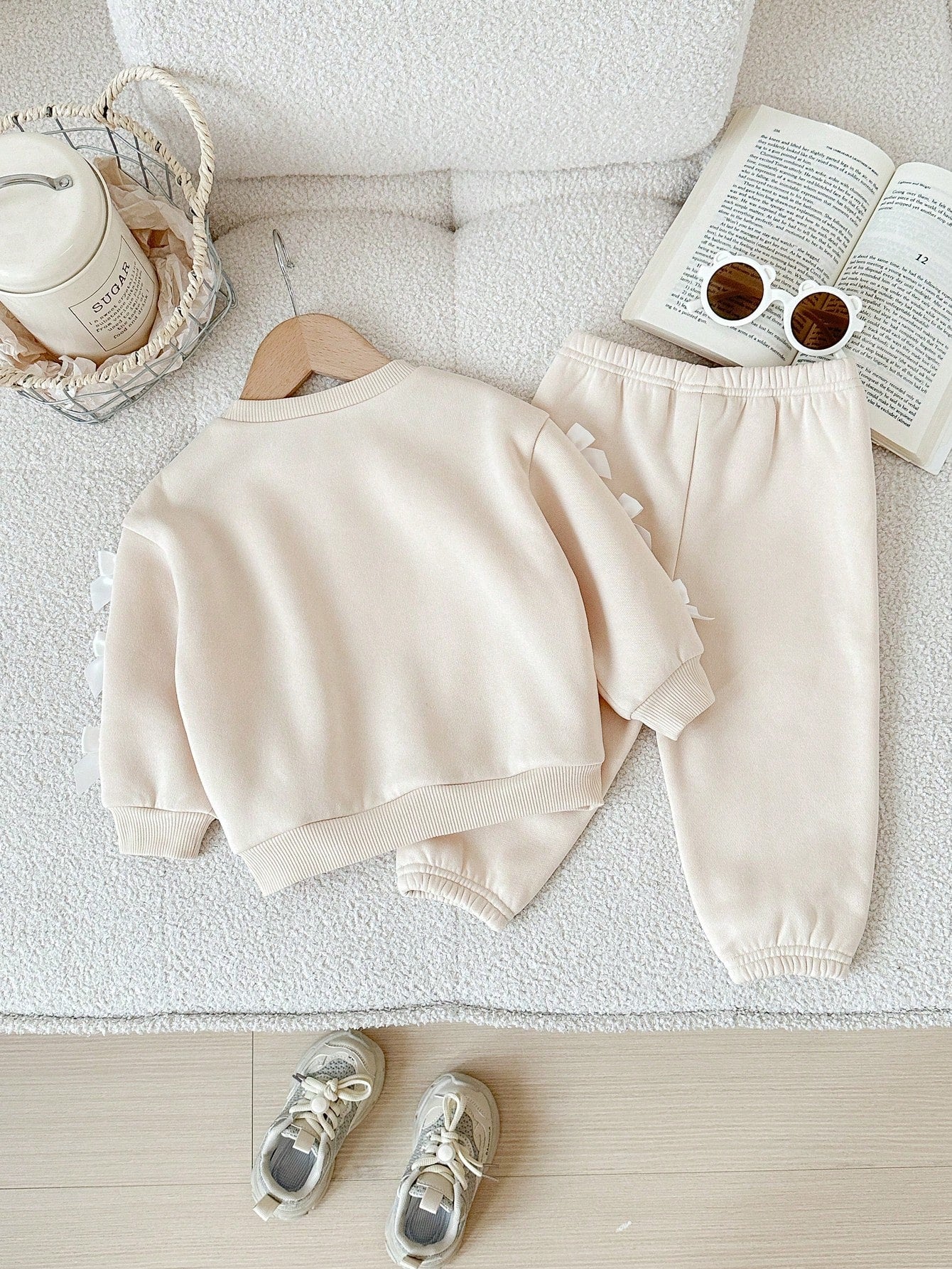 Baby Girl Autumn/Winter Cute Polka Dot Soft Bow Long Sleeve Sweatshirt And Elastic Waist Long Pants 2 Pieces Set