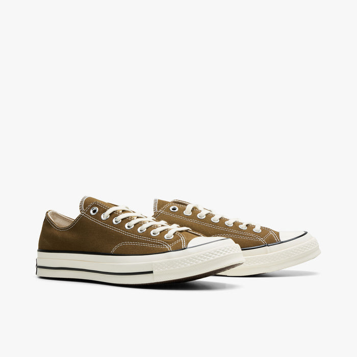 Converse Chuck 70 Canvas. Three-quarter view of bog down canvas sneakers showing white contrast stitching and white laces.