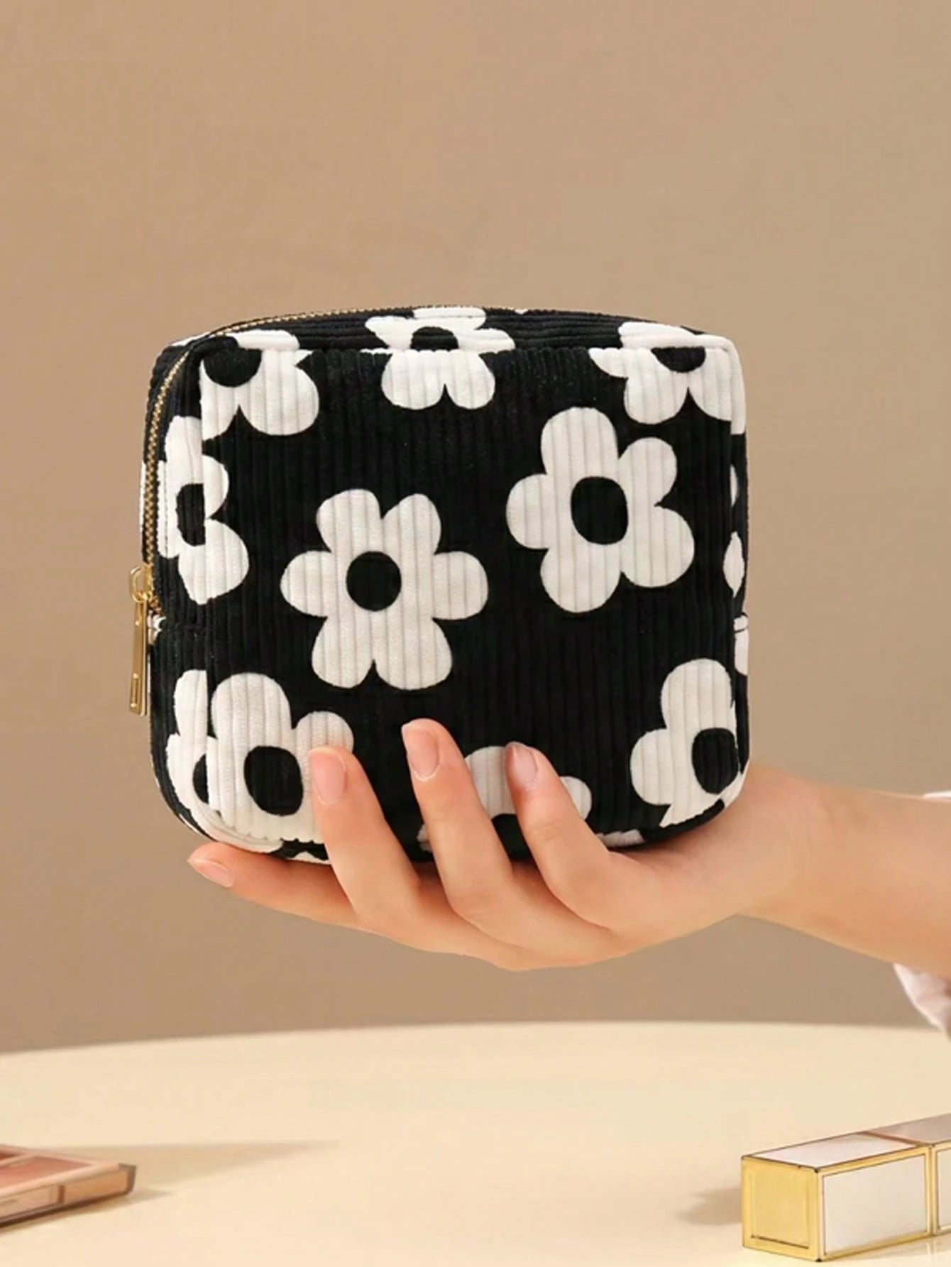 Corduroy Makeup Bag For Women 2025 New Portable Travel Toiletry Bag, Cosmetic Organizer Pouch For Lipstick, Makeup Tools, Sanitary Pads And Tampons Storage