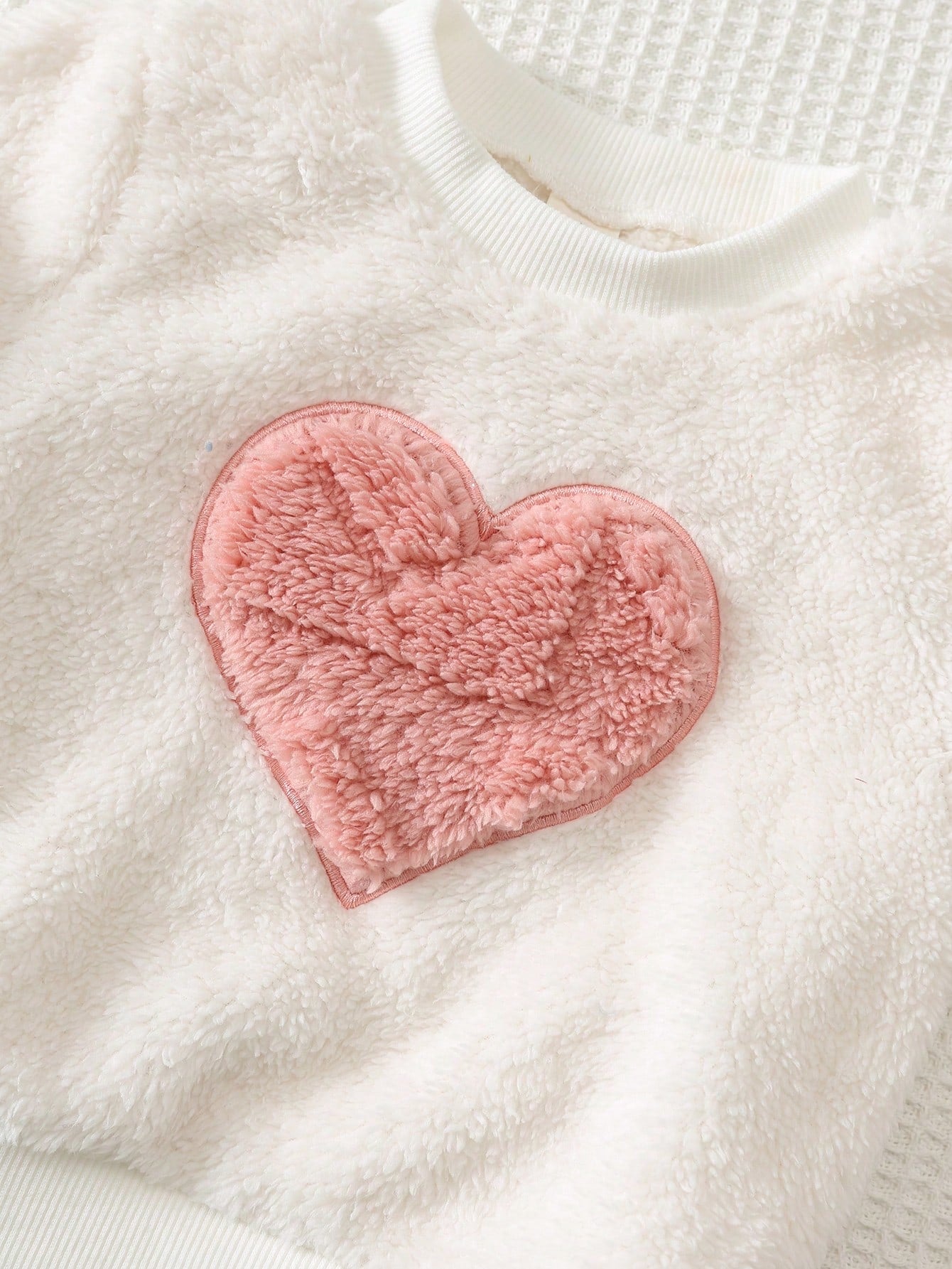 Cozy Pixies Baby Girl Heart Pattern Fleece Lined Thick Crew Neck Long Sleeve Pullover Sweatshirt, Comfortable Versatile Fashionable Casual Cute Minimalist Basic Style, Suitable For Indoor, Outdoor Lei