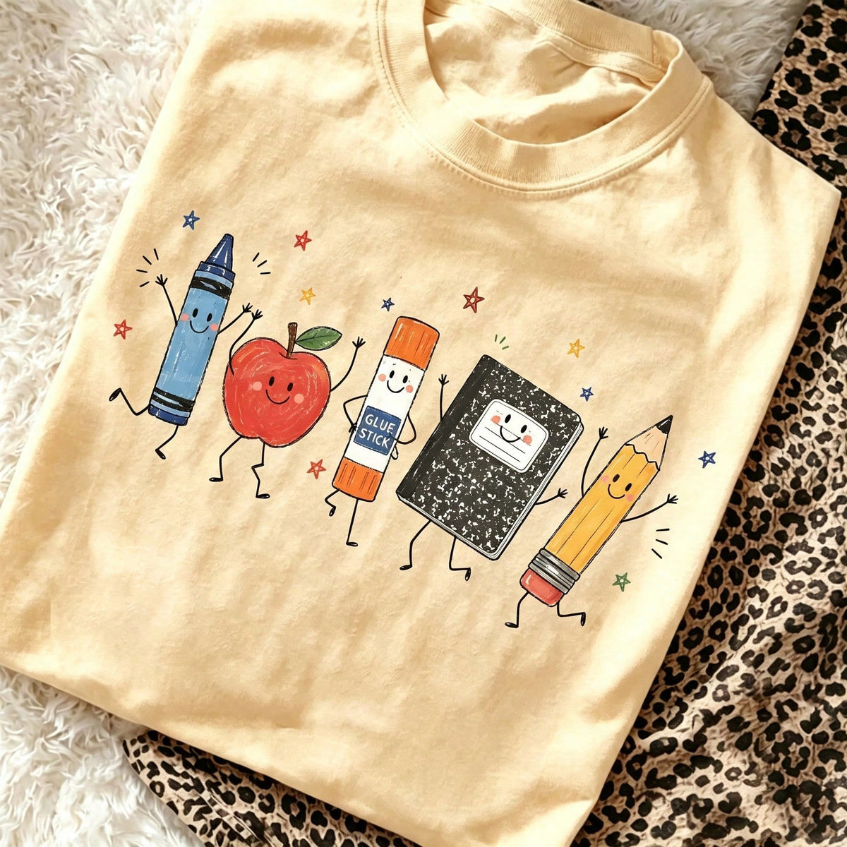 Cute Cartoon School Supplies Graphic Tee Preppy Teacher Student T-Shirt Kindergarten Back To School Top Smiling Apple Crayon Pencil Graphic Clothes