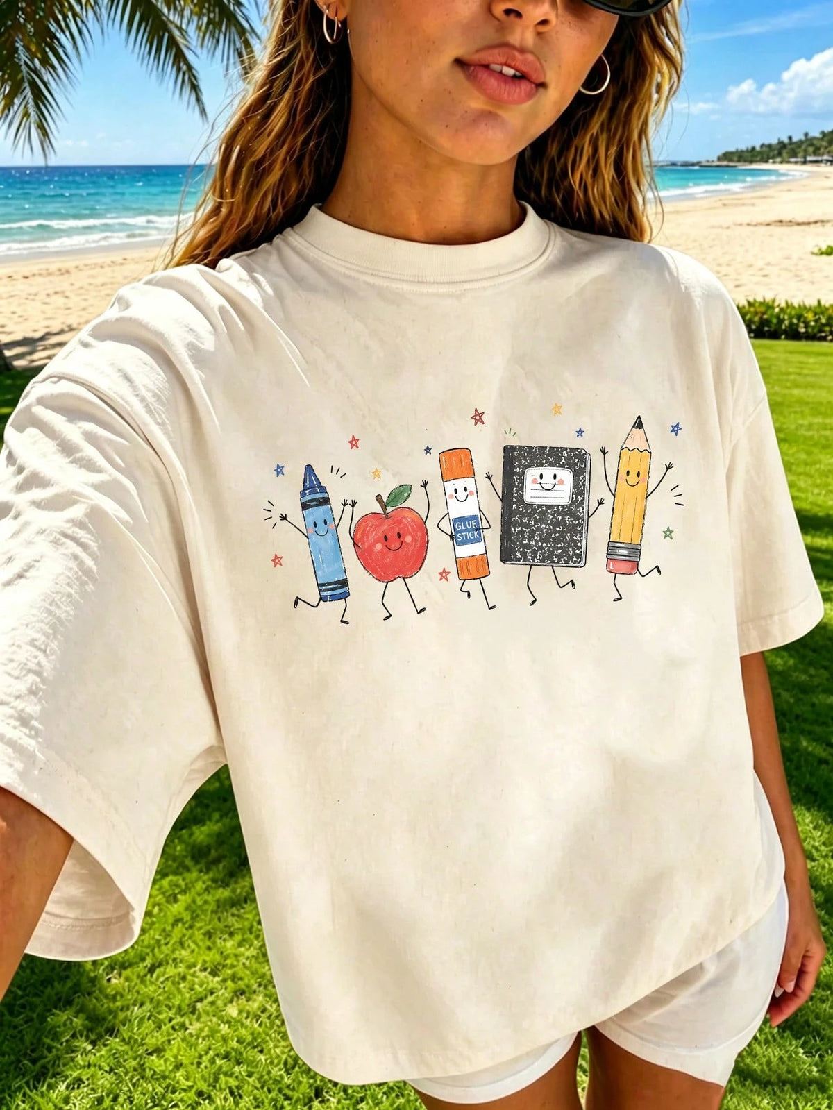 Cute Cartoon School Supplies Graphic Tee Preppy Teacher Student T-Shirt Kindergarten Back To School Top Smiling Apple Crayon Pencil Graphic Clothes