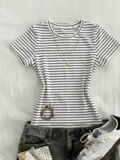 DAZY Solid Color Round Neck Fitted Short Sleeve Women's T-Shirt Summer
