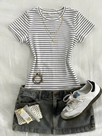 DAZY Solid Color Round Neck Fitted Short Sleeve Women's T-Shirt Summer